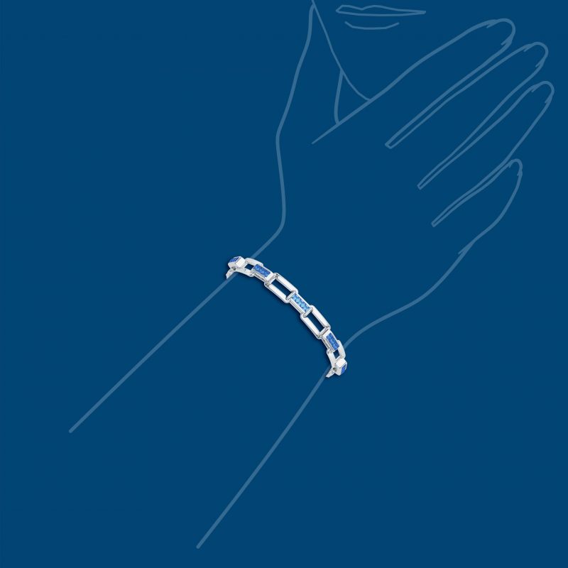 Platino 950‰ g. 36,00 • Zaffiri ct. 5.00 - € 7.500